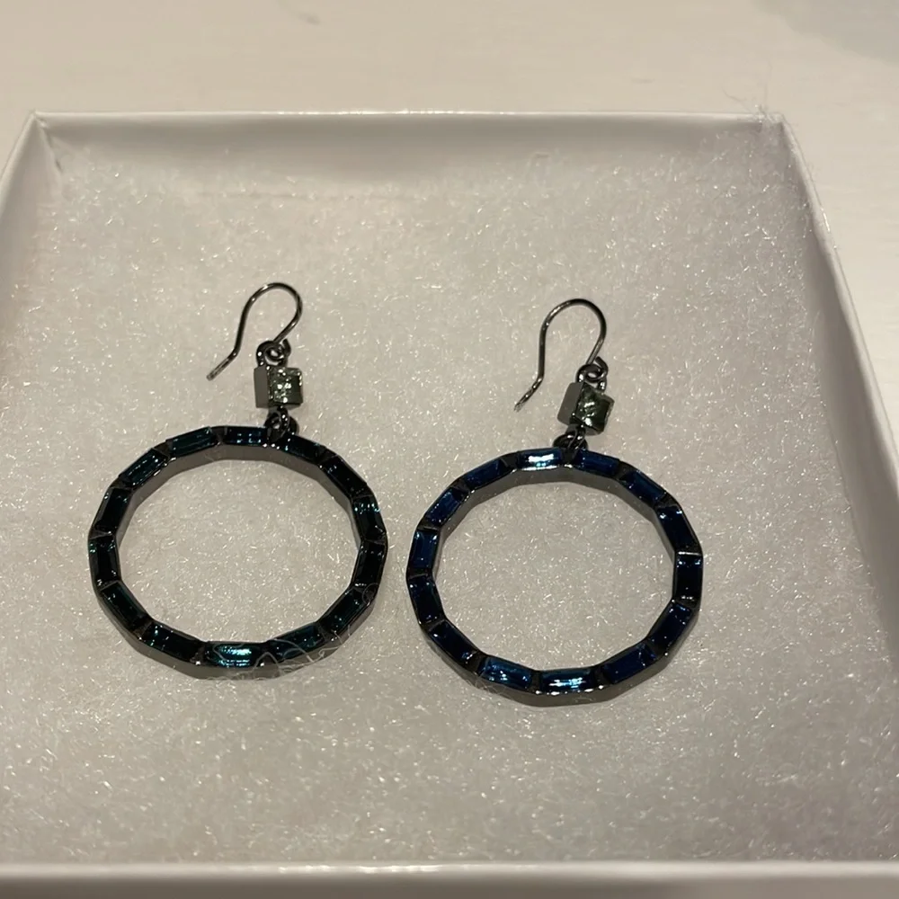 NWOT Kenneth Cole jewelry set - Picture 2 of 6